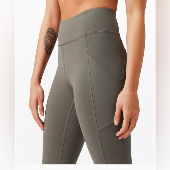 Lululemon size 4 align leggings - Picture 2 of 2